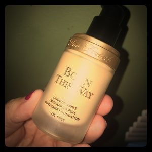 Too faced Foundation
